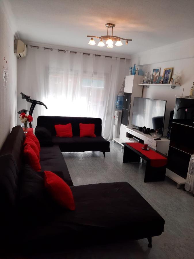 habitación pequeña en piso compartido con 2 adultos y 1 perrito Valencia Exterior foto