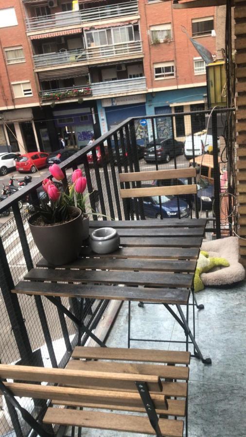 habitación pequeña en piso compartido con 2 adultos y 1 perrito Valencia Exterior foto
