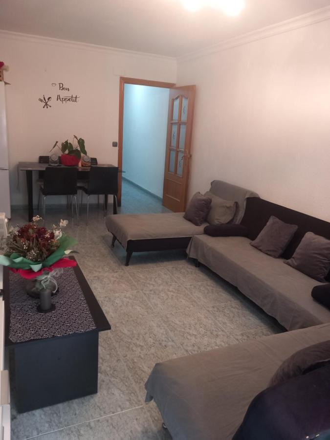 habitación pequeña en piso compartido con 2 adultos y 1 perrito Valencia Exterior foto