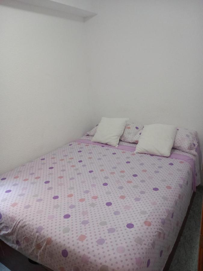 habitación pequeña en piso compartido con 2 adultos y 1 perrito Valencia Exterior foto